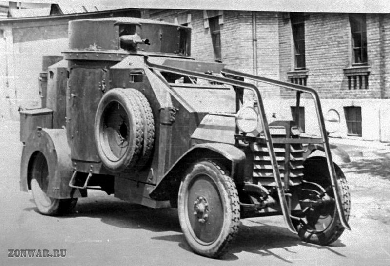 1:72 Italian Armoured Car Lancia 1ZM with Base WWI/ WWII/ Spanish Civil War 